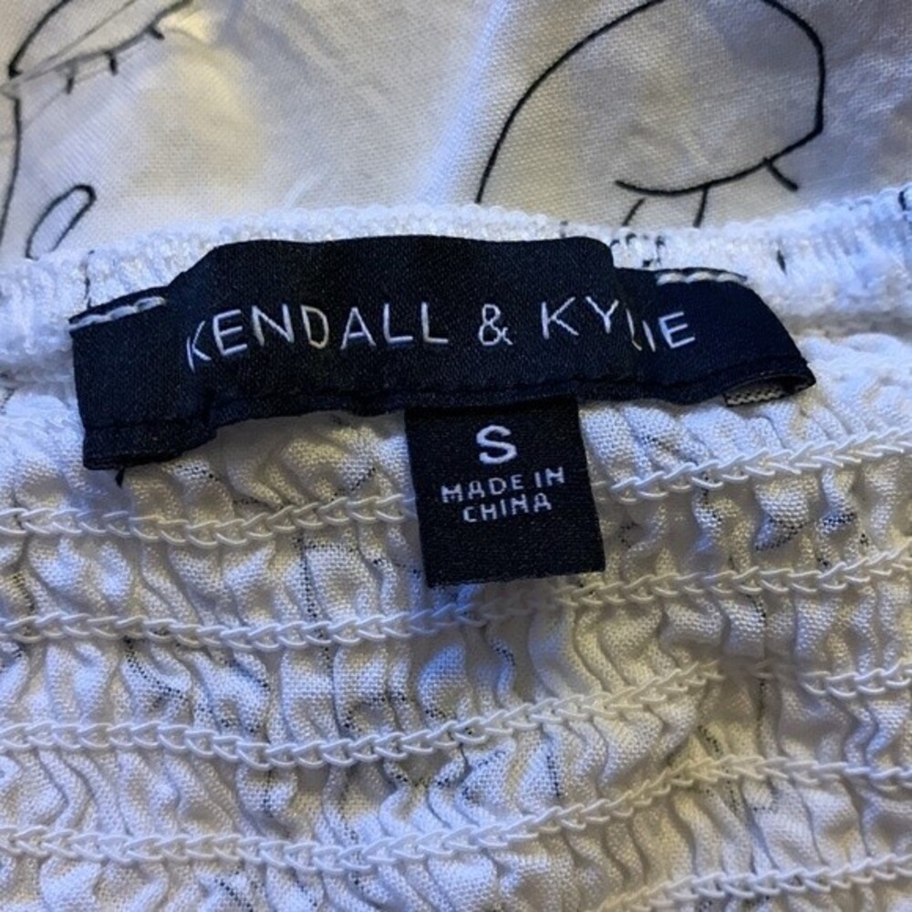 White Crop Tank with Face Design S - Picture 5 of 5